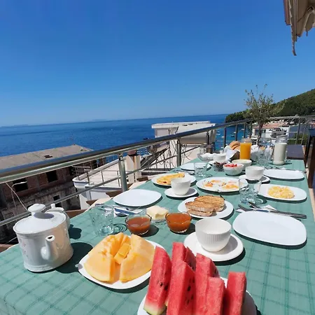 Kosteli 3*